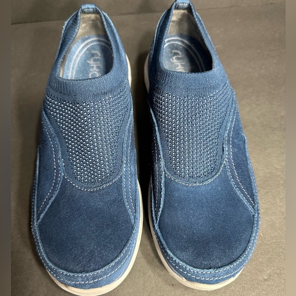 RIKA Blue Slip-On Men\'s Shoes size 8 pre owned Exellent condition.